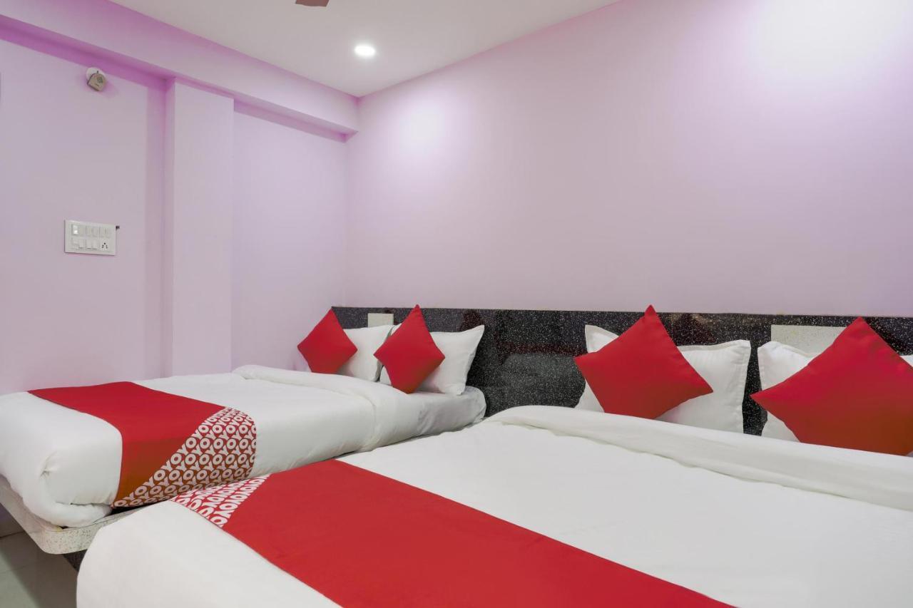 Oyo 45752 Hotel Sb Palace Godarpura Eksteriør billede