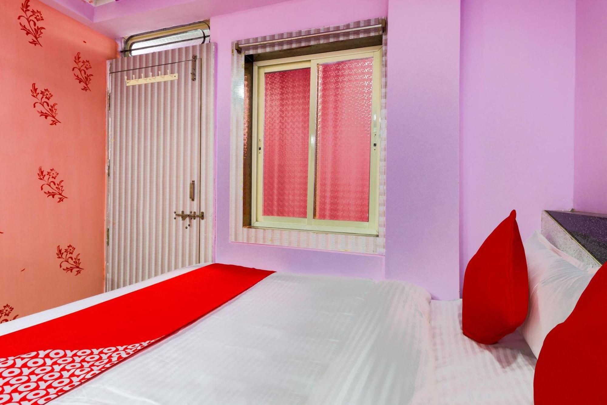Oyo 45752 Hotel Sb Palace Godarpura Eksteriør billede